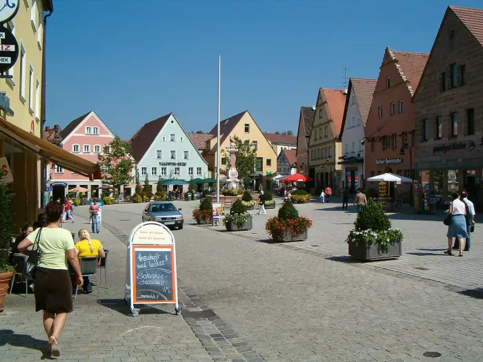 Roth, Ausschnitt